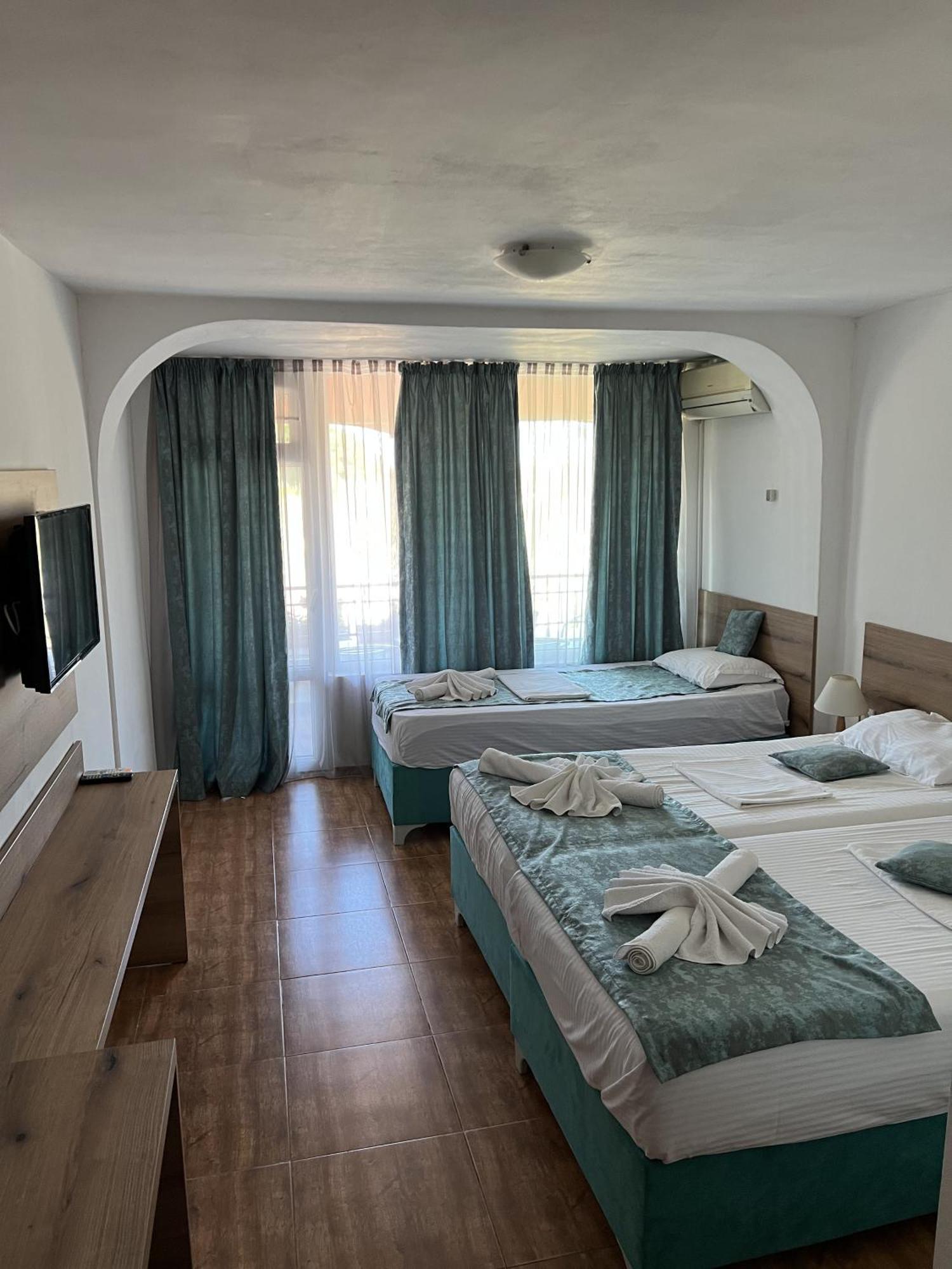 Hotel Surf 프리모르스코 객실 사진