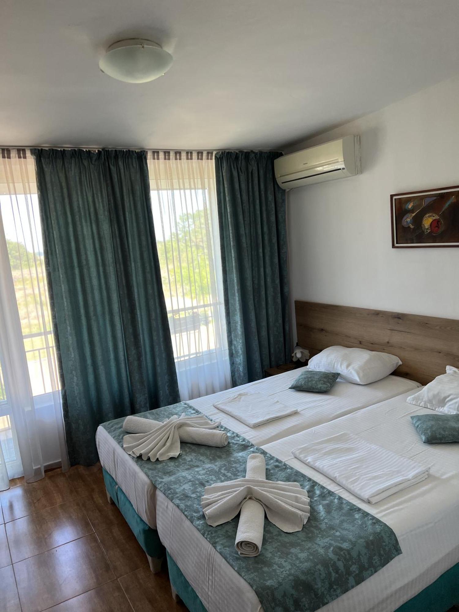 Hotel Surf 프리모르스코 외부 사진